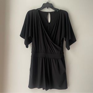 Women’s XS White House Black Market shorts romper With Pockets!